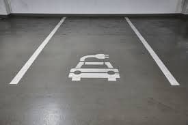 Easy-Access Parking Space in Central Neighborhood