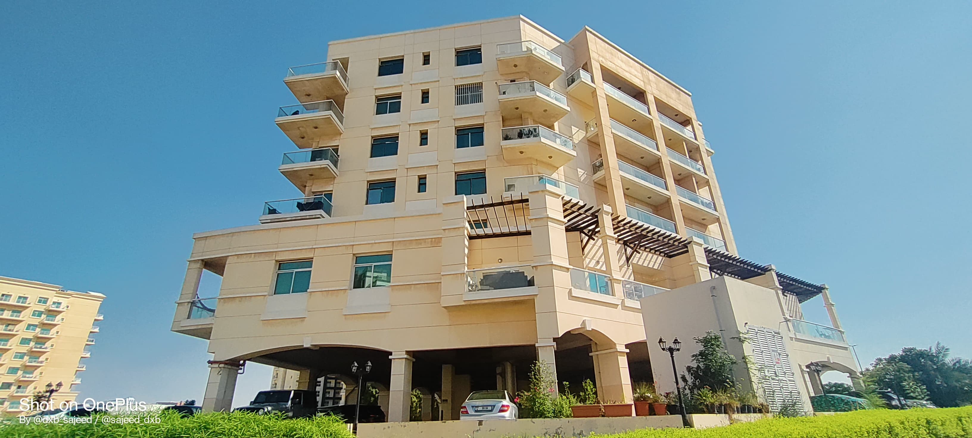 PARKIG AVAILBLE NEAR EXIT AND SIGNAL JUST 340 PER MONTH