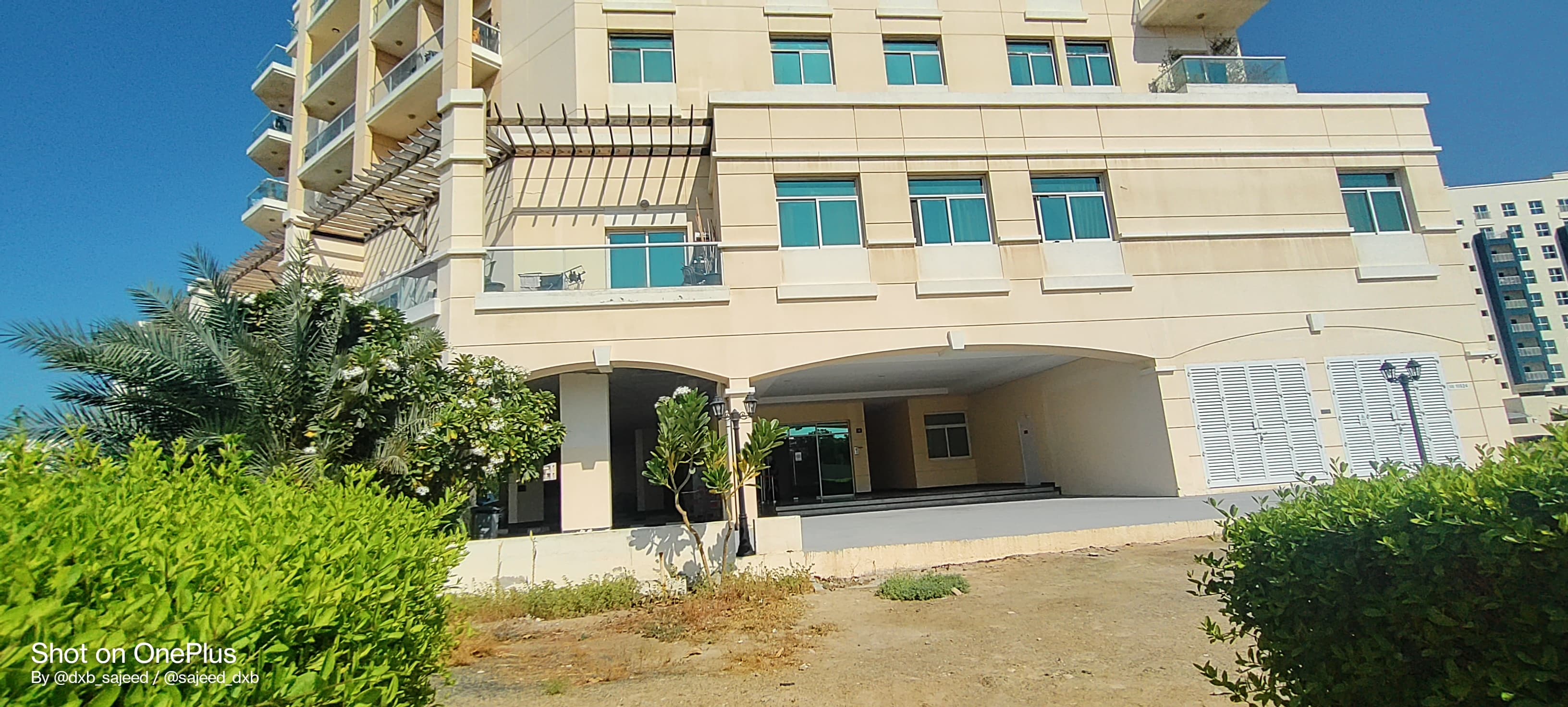 PARKIG AVAILBLE NEAR EXIT AND SIGNAL JUST 340 PER MONTH