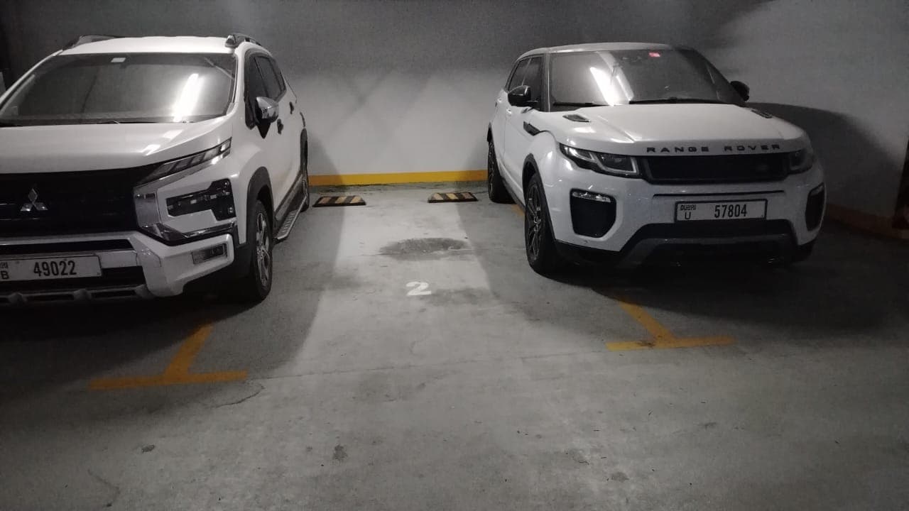 Covered Parking Space -Motor City