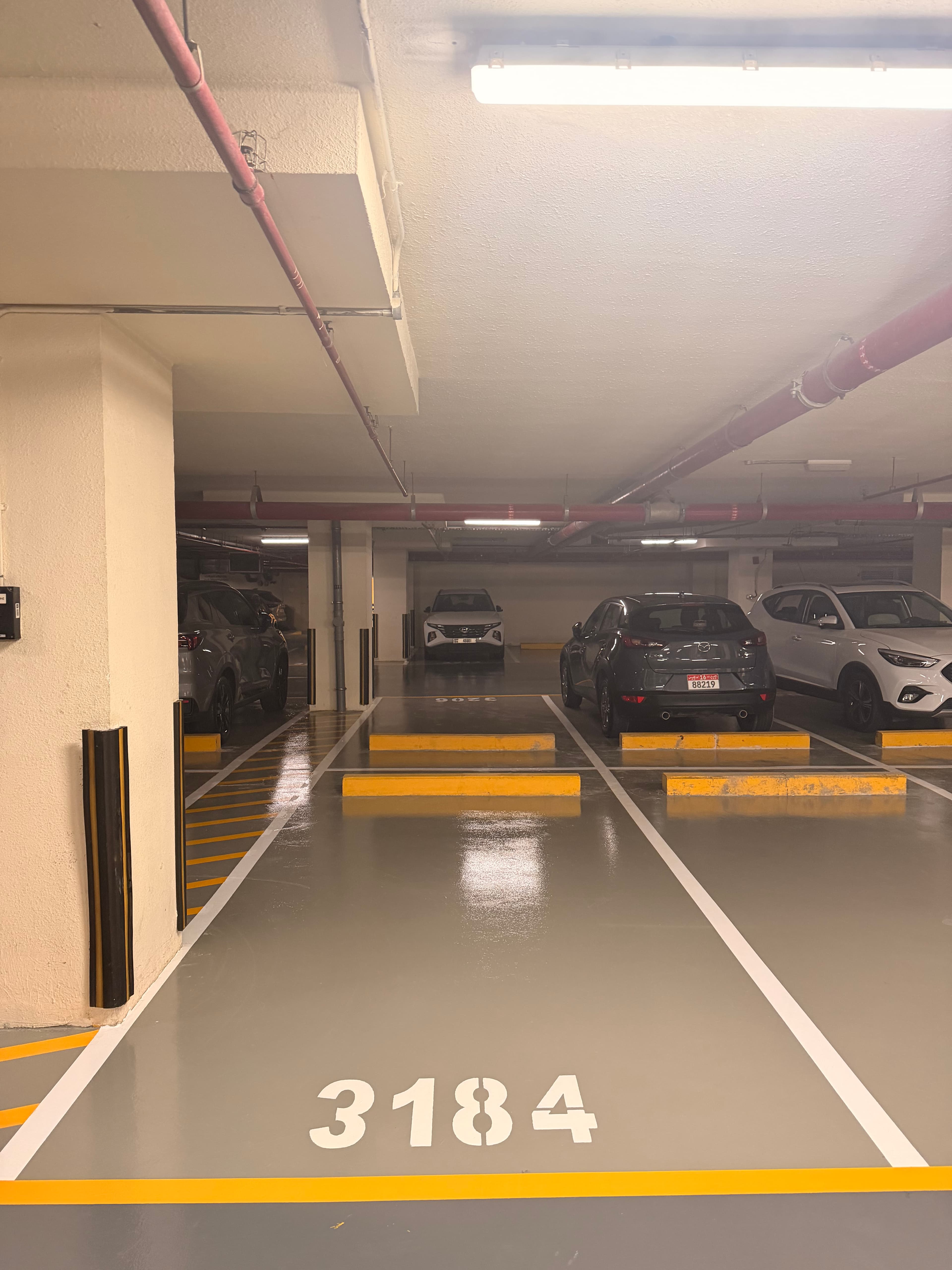 Covered space in Dubai Marina, Park Island Tower.