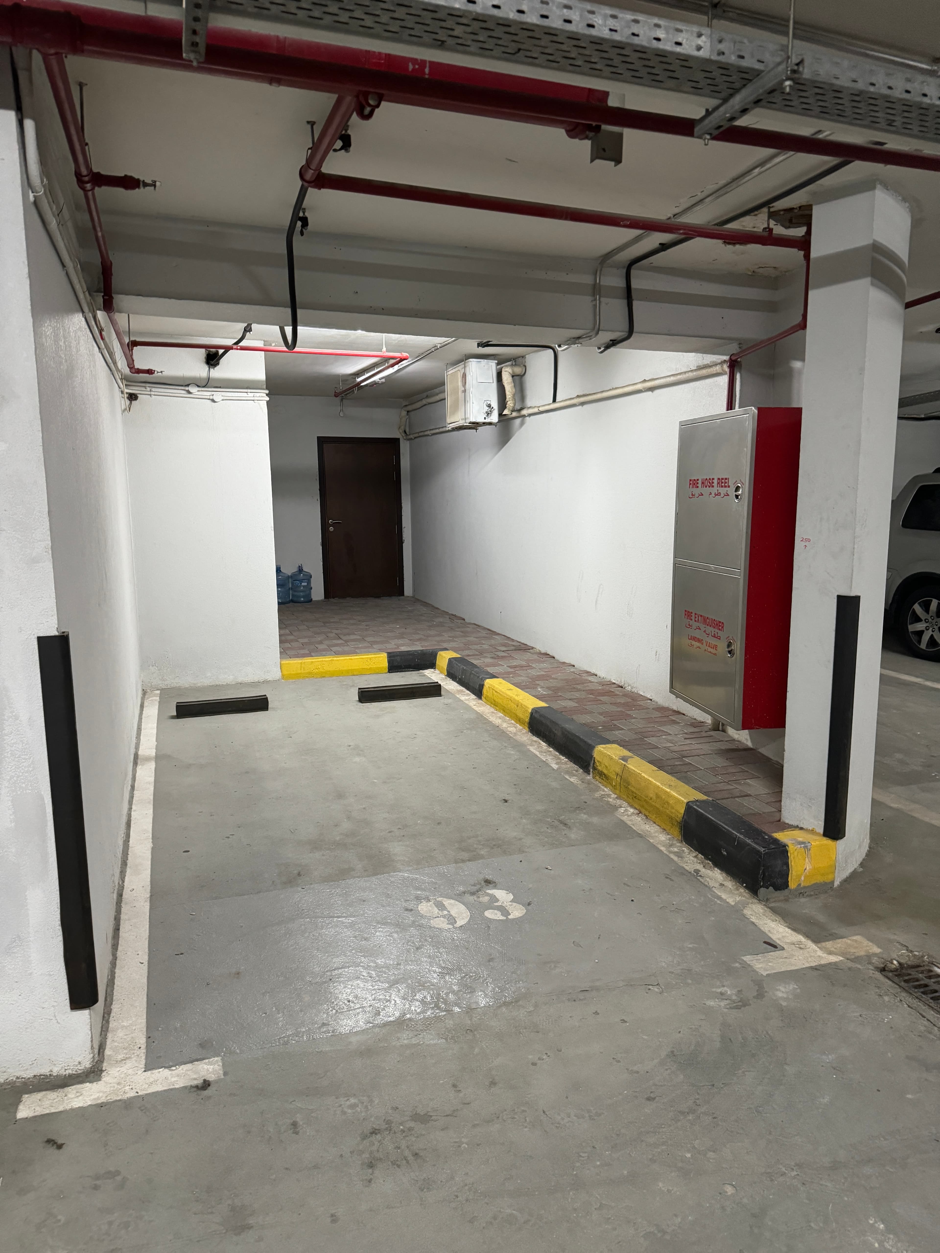 Covered basement parking in cluster R