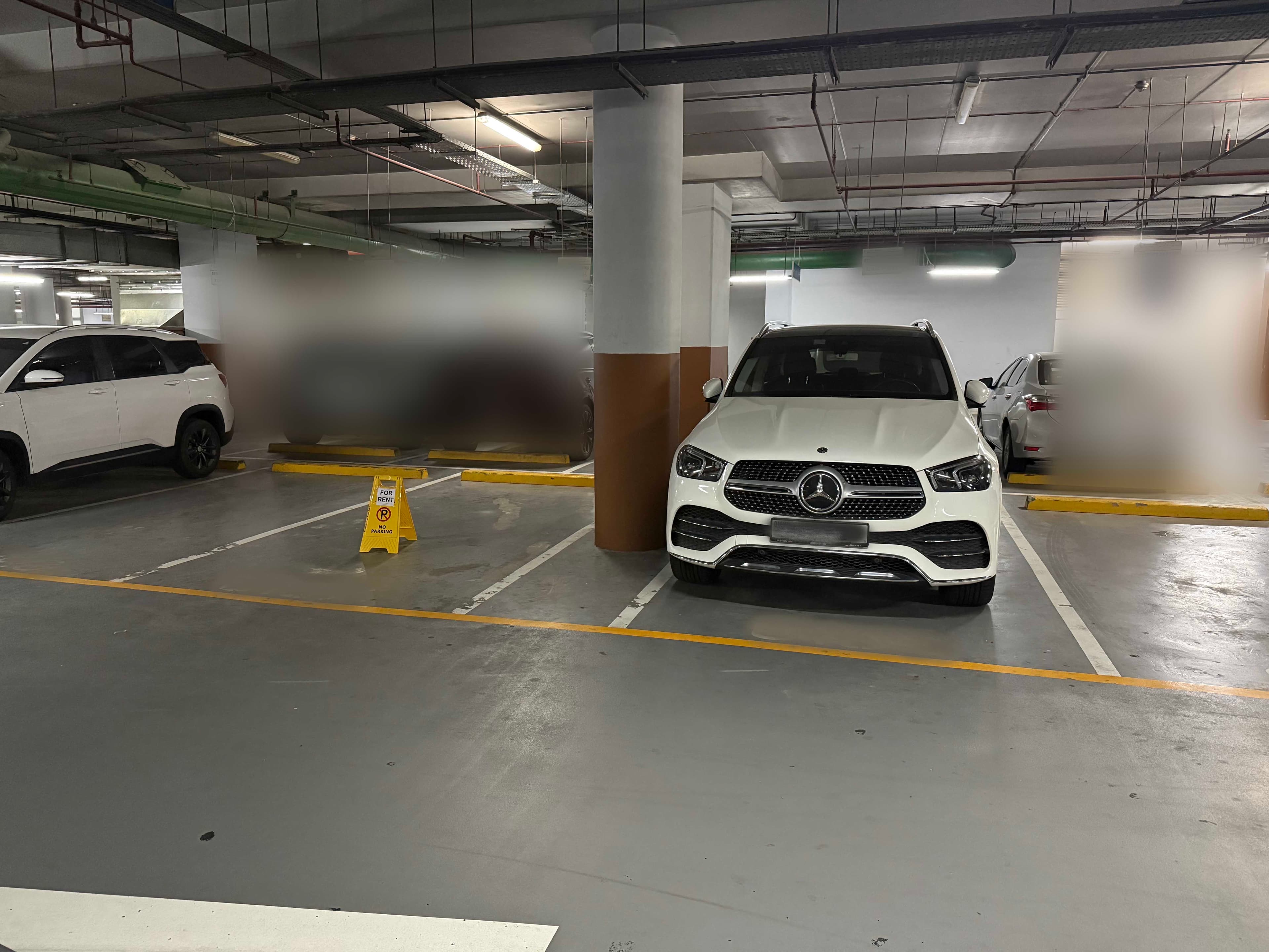 Large parking JBR RIMAL