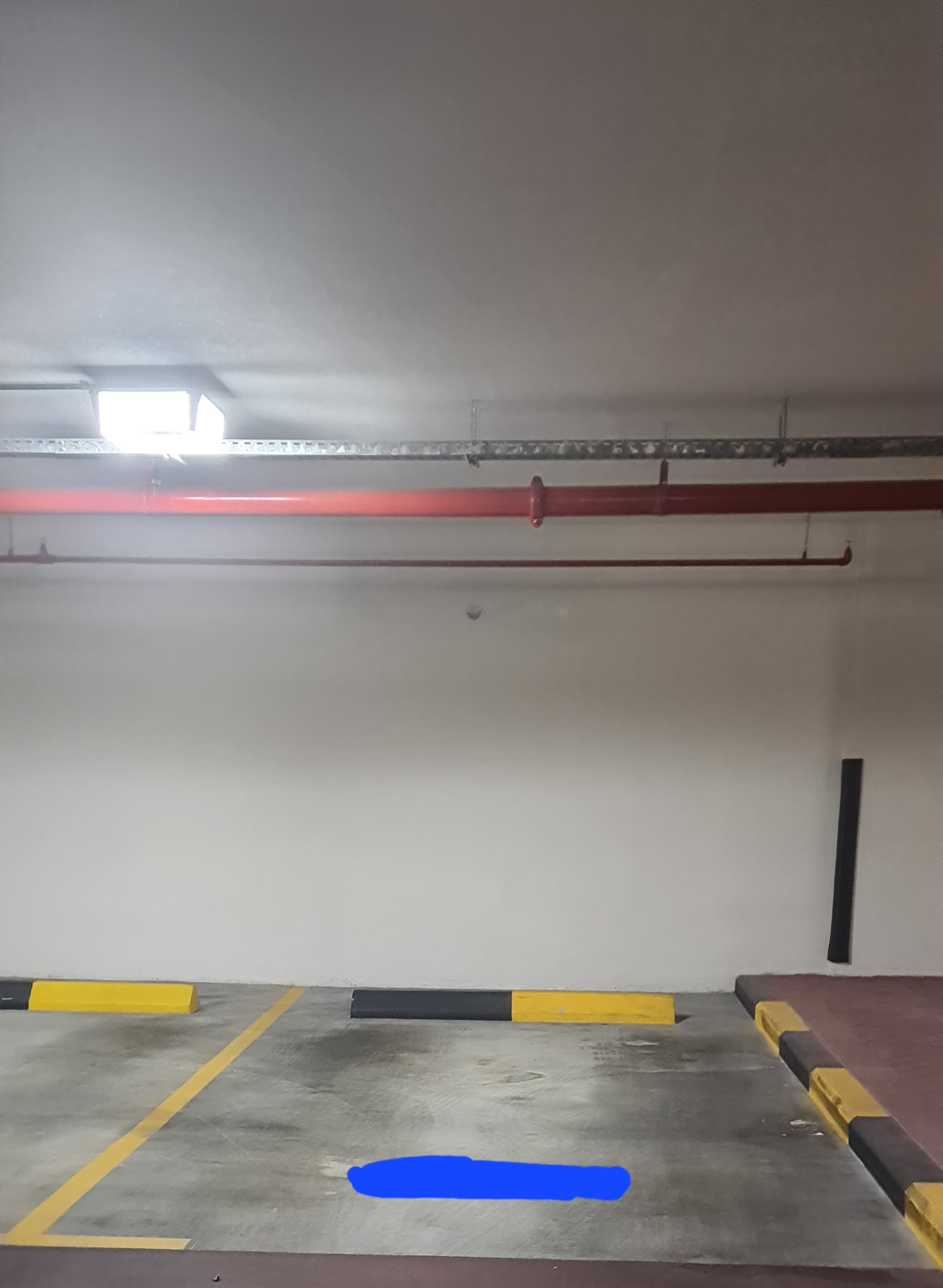 Corner covered parking, Downtown - 5 mins to Dubai Mall