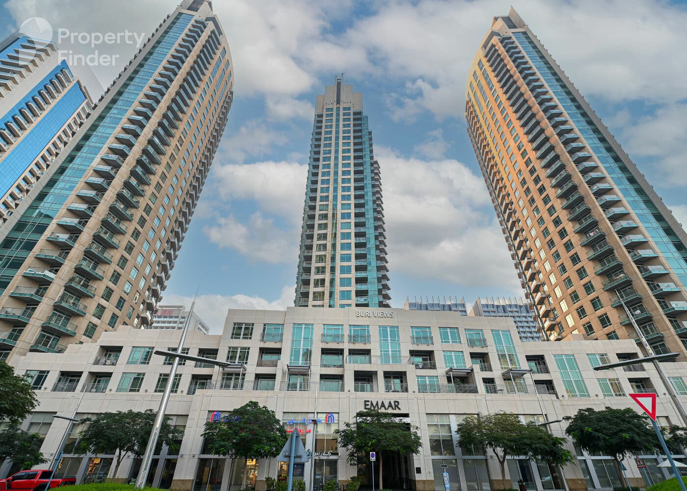 Corner covered parking, Downtown - 5 mins to Dubai Mall